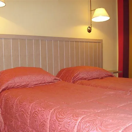 מלון Excelsuites 4*