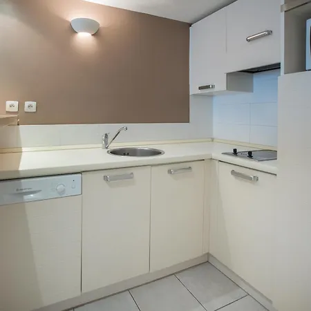 מלון Excelsuites 4*