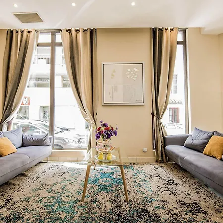 Excelsuites מלון