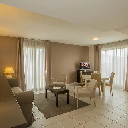 ホテル Excelsuites
