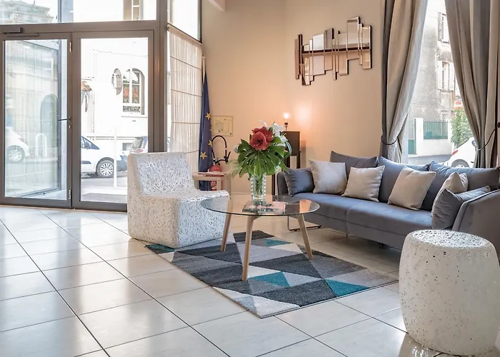 Excelsuites فندق