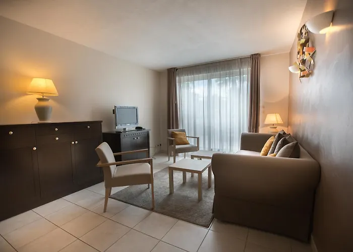 Excelsuites فندق