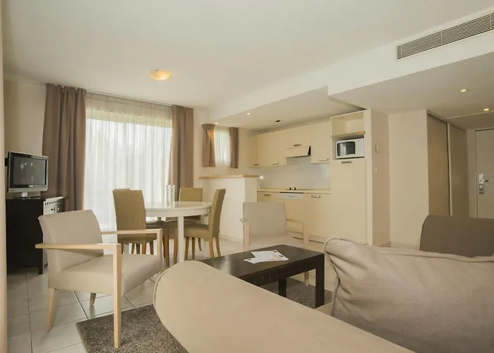 Excelsuites 4* كان
