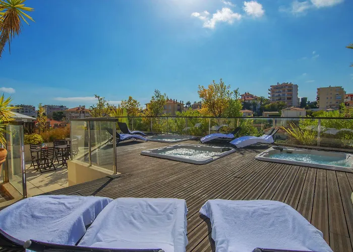 Excelsuites 4* كان