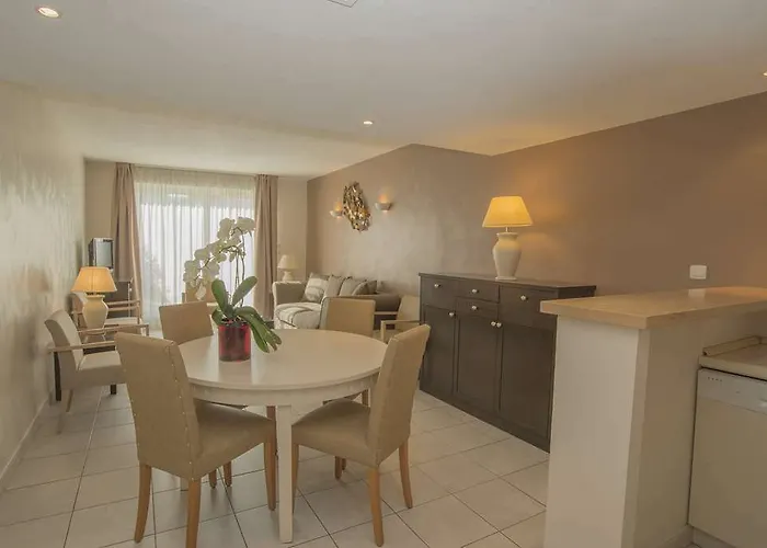 Excelsuites فندق