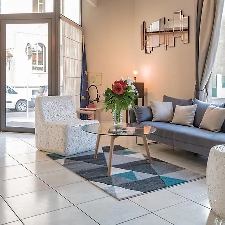 Excelsuites فندق